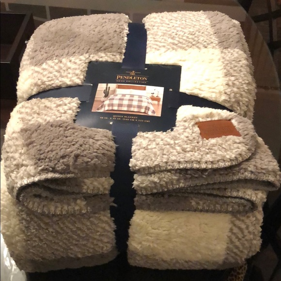 Pendleton Bedding Pendleton Queen Rob Roy Gray Plaid Sherpa Blanket